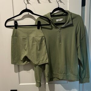 SET Active pistachio Pullover and Shorts Set